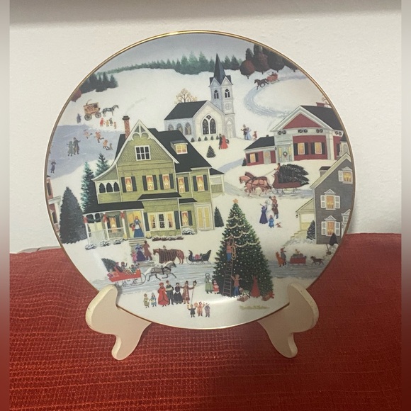 SET OF 5- ASSORTED DECORATED PLATES - Picture 4 of 11